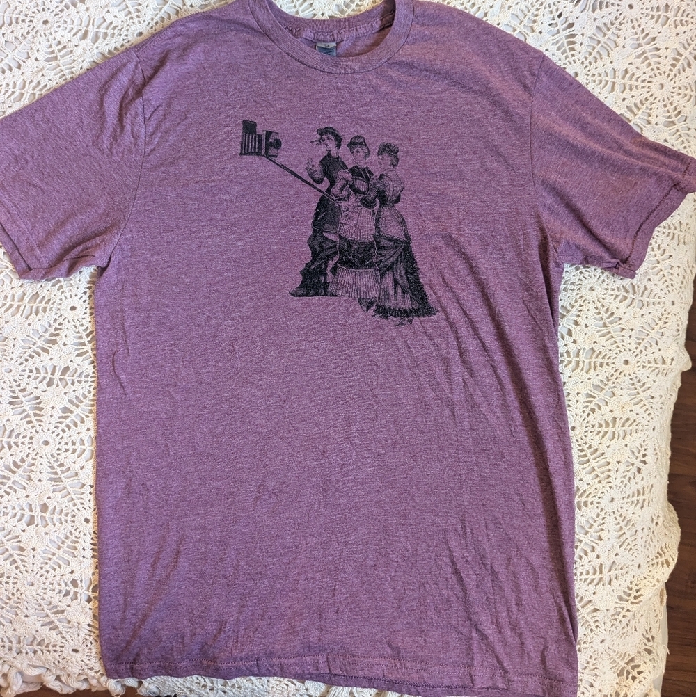 🌈Victorian Selfie Graphic Unisex Purple Short Sleeve Cotton Oversize Tee M